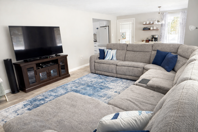 Spacious living room designed for relaxing after a day of Upper Peninsula adventure. Spacious living room designed for relaxing after a day of Upper Peninsula adventure.