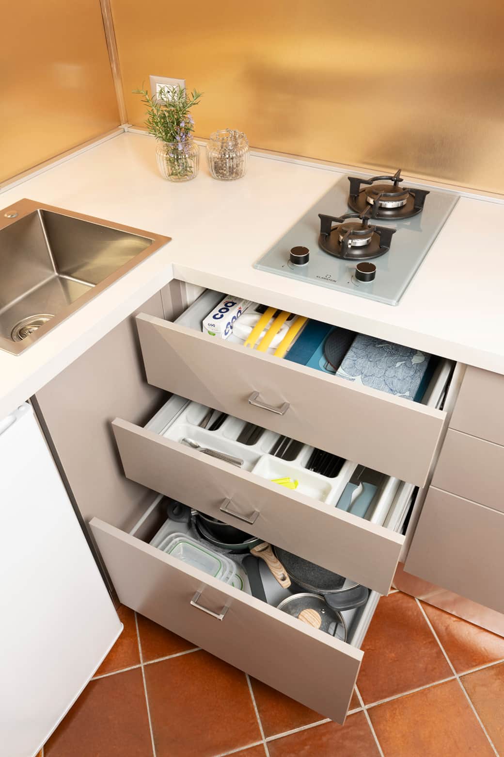 Everything you need to cook and organize meals effortlessly, even for longer stays.