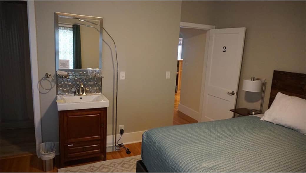 Trailside Inn Whole House Vacation Home in Madrid