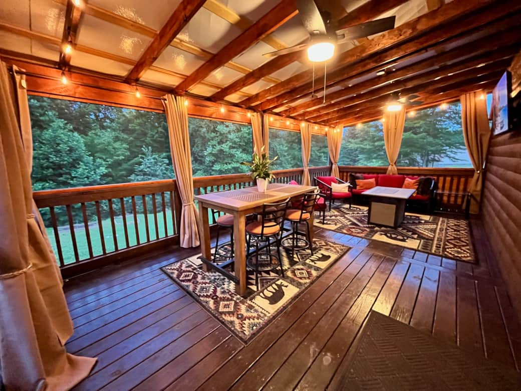 Enjoy evenings in the screened-in back porch.