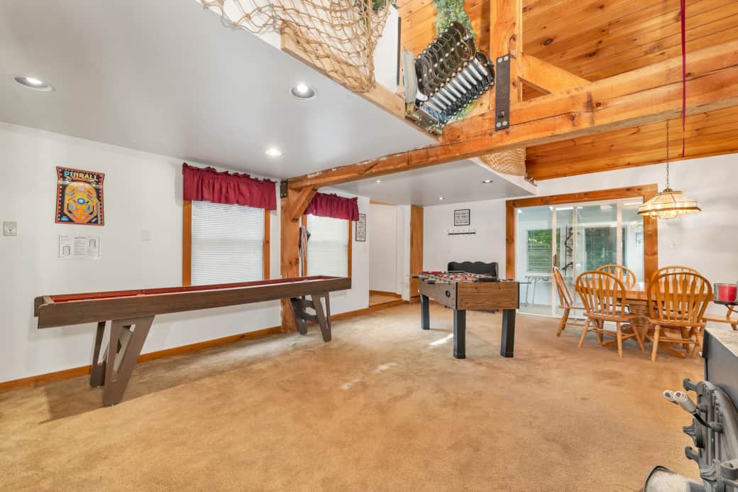 7 Acorn Dr056