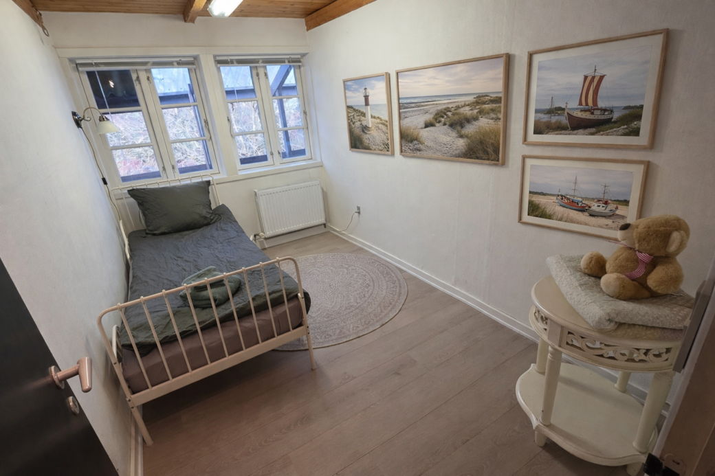 Upstairs Single Bedroom