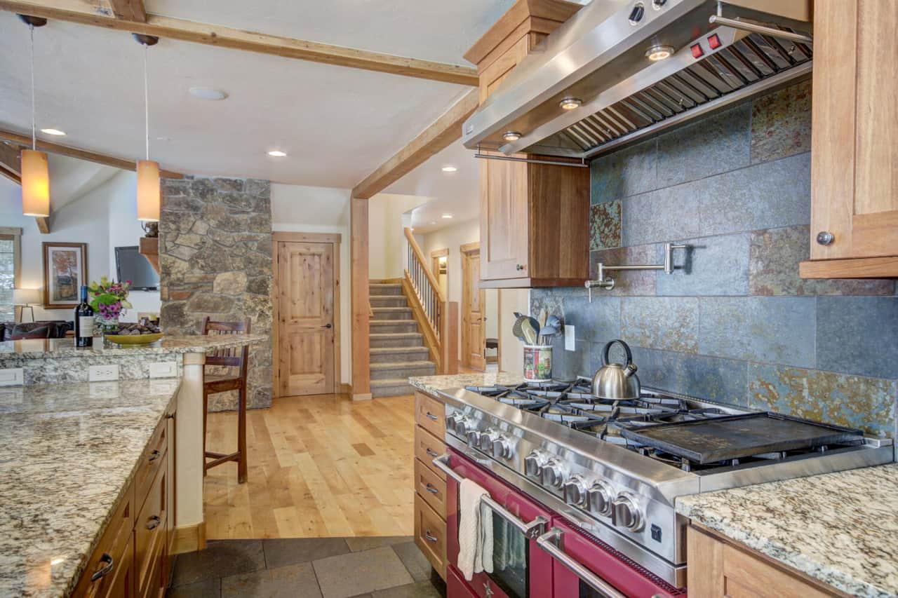 Gourmet kitchen