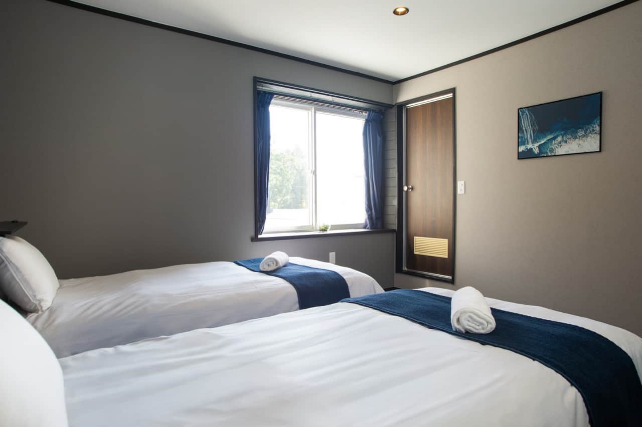 208 - Side w/Ensuite