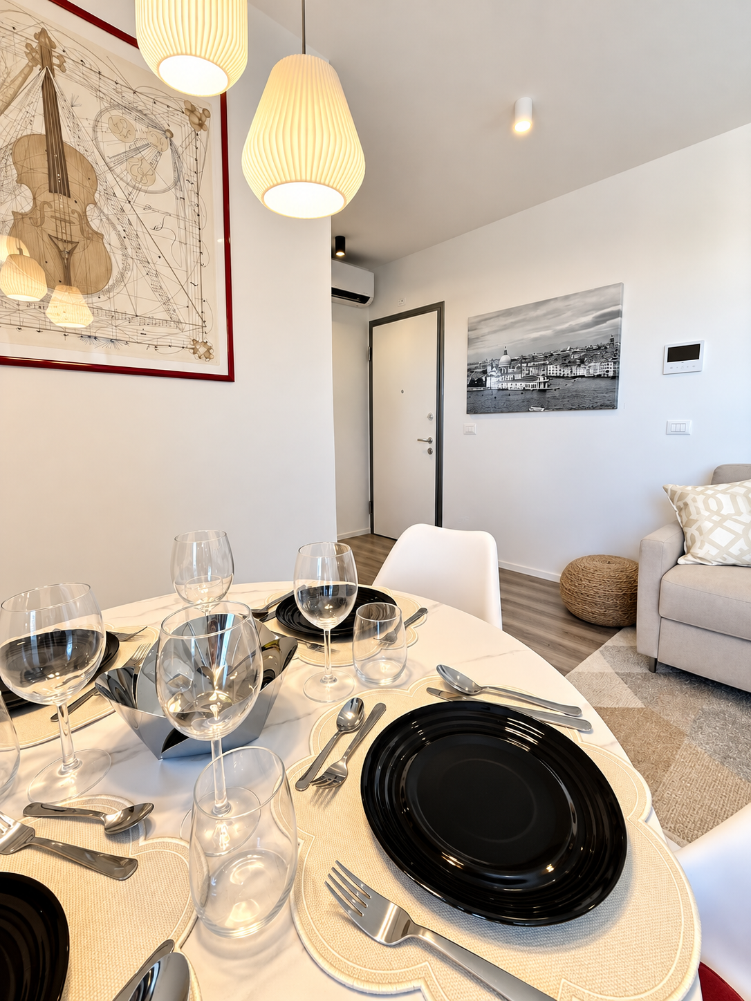 Sala da pranzo moderna e luminosa