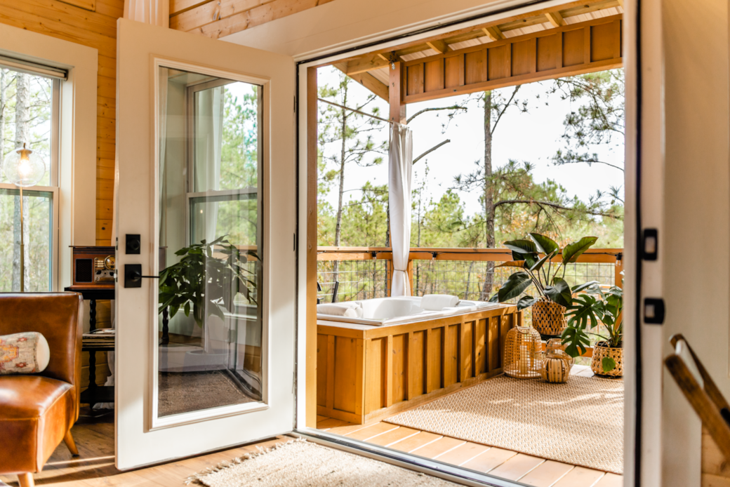 Main deck views with soaking tub