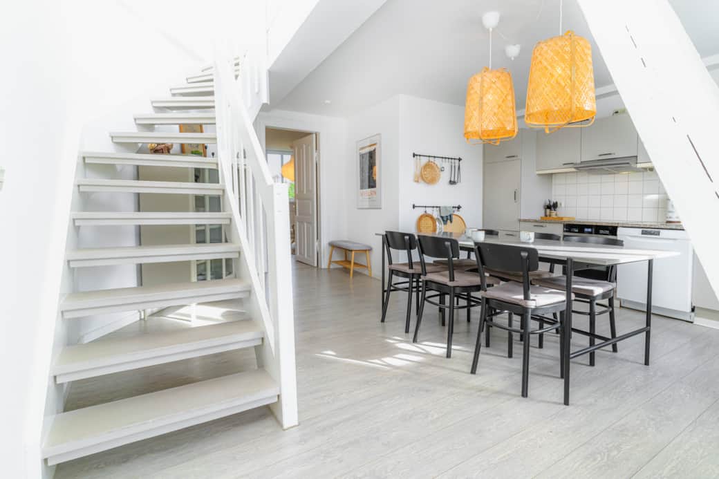 Esszimmer mit großem Tisch für 6 Personen Esszimmer mit großem Tisch für 6 Personen
