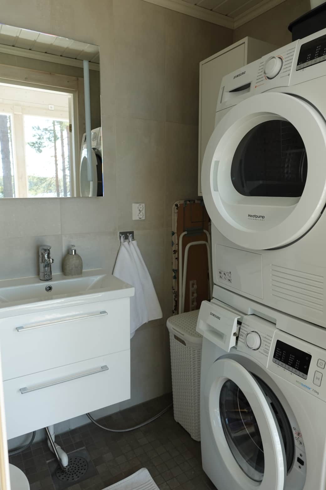 Main Cabin Toilet and Washing Machine & Dryer
