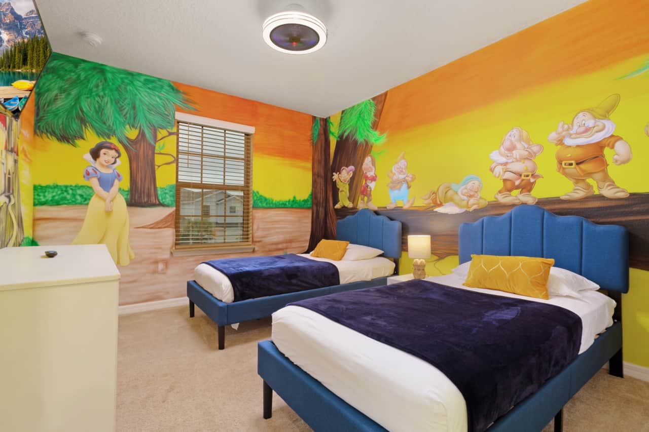 Snow White bedroom - Disney Emerald
