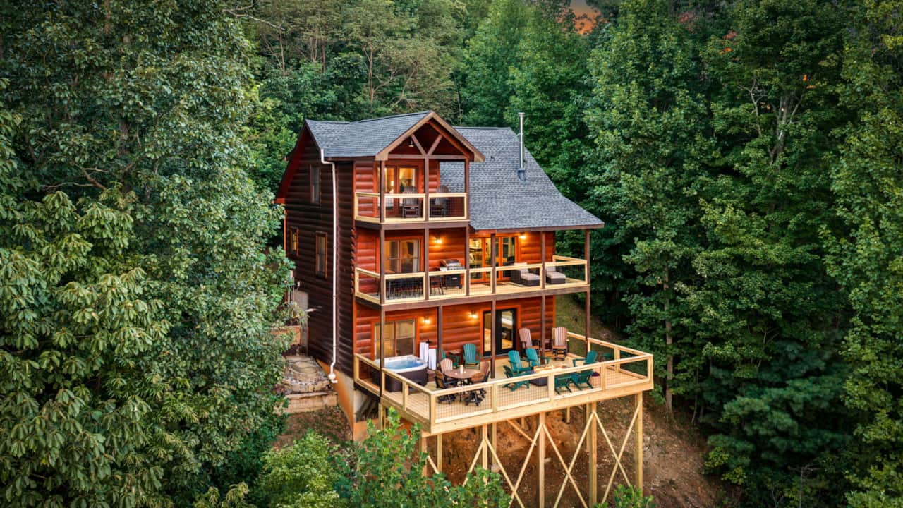 3 Levels of Panoramic Mountain Views