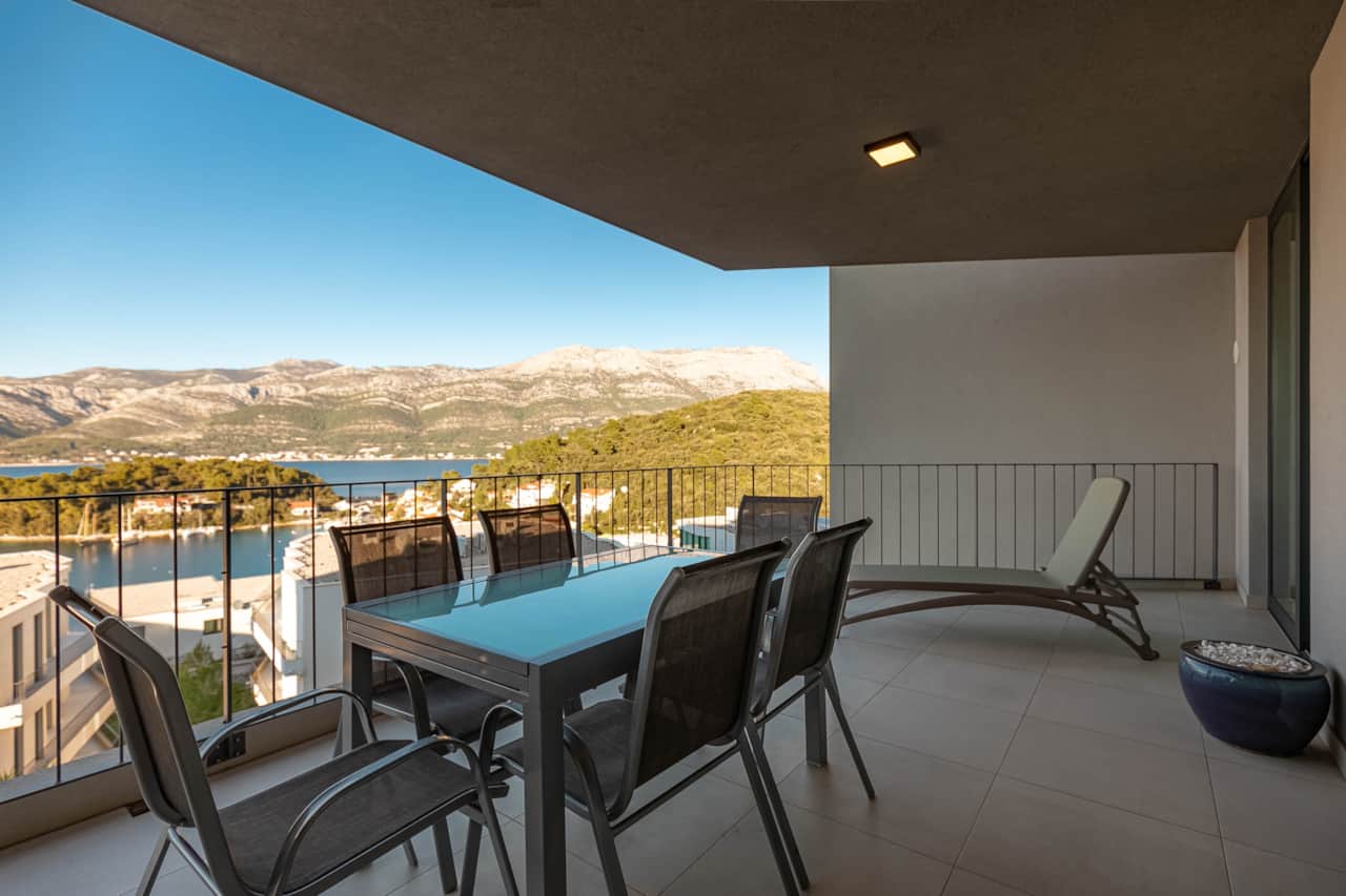 O4 Patio 1 -3