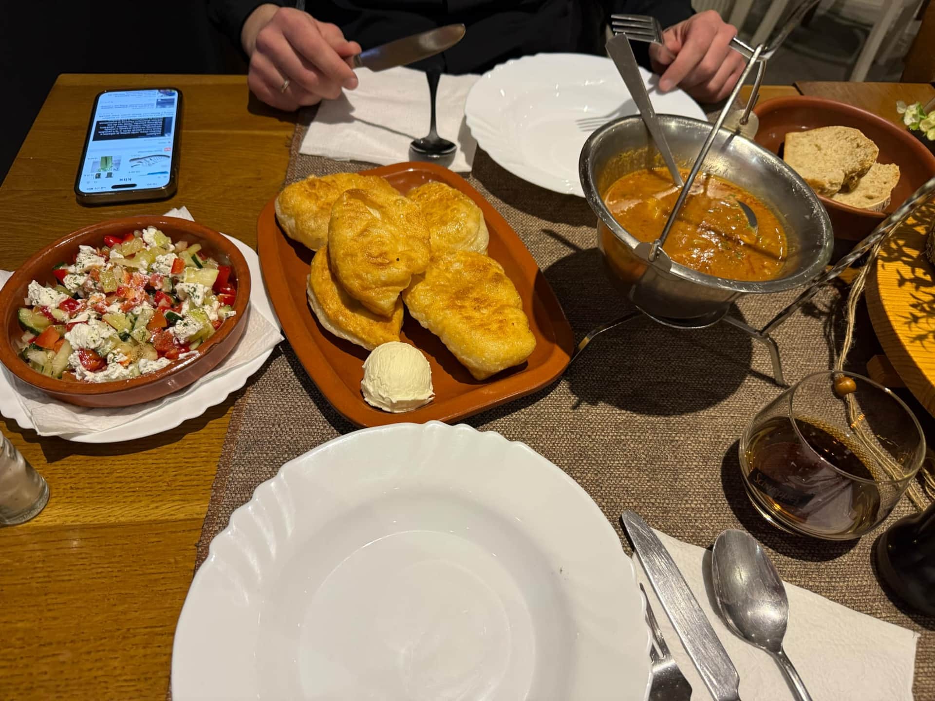 Restoran Sofra Bihać – Authentic Bosnian Cuisine in a Traditional Setting
