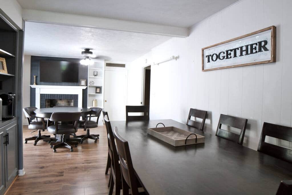 Dining Room / 2nd Viewing Area (55 in TV)