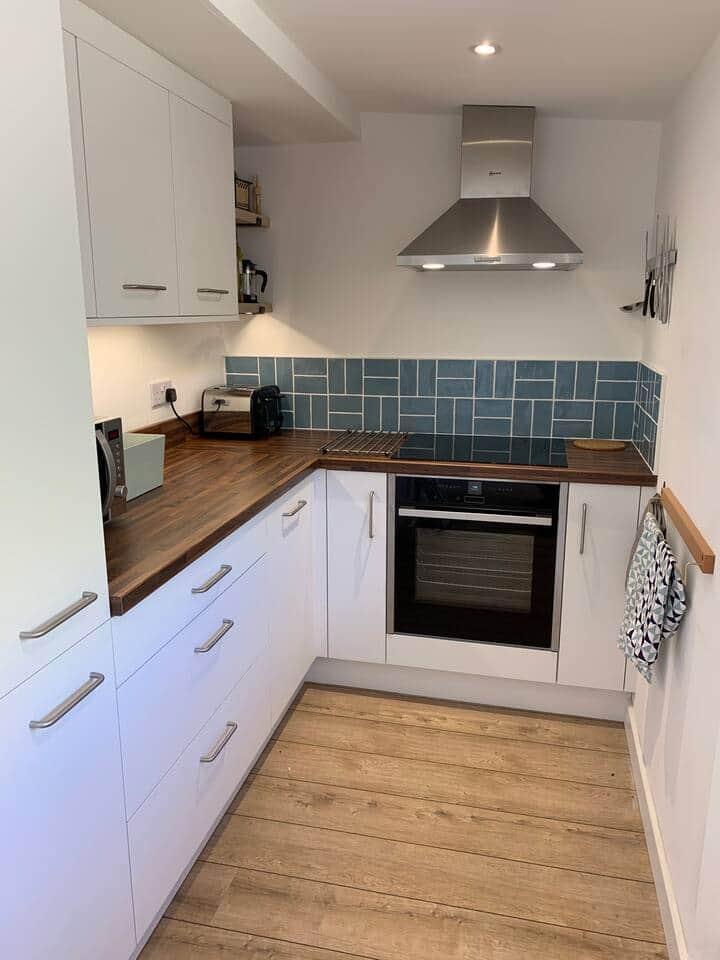 The kitchen has everything you need for meals, baking etc. The oven is amazing (the latest Neff model) and has things like a pizza setting which heats from below to make the perfect pizza. The kitchen has everything you need for meals, baking etc. The oven is amazing (the latest Neff model) and has things like a pizza setting which heats from below to make the perfect pizza.