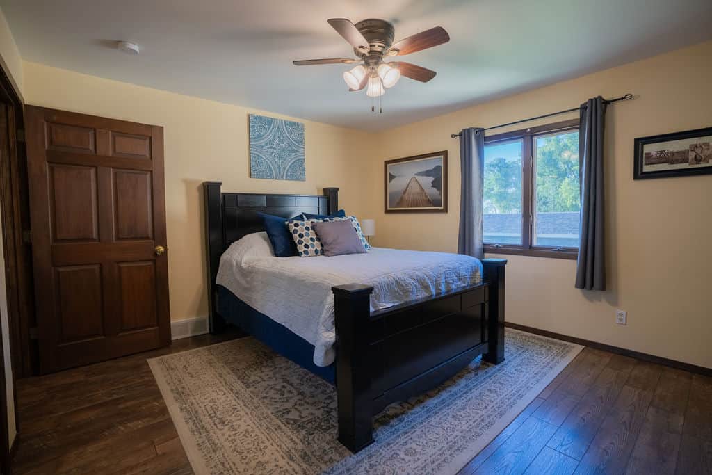 Upstairs Bedroom - Queen