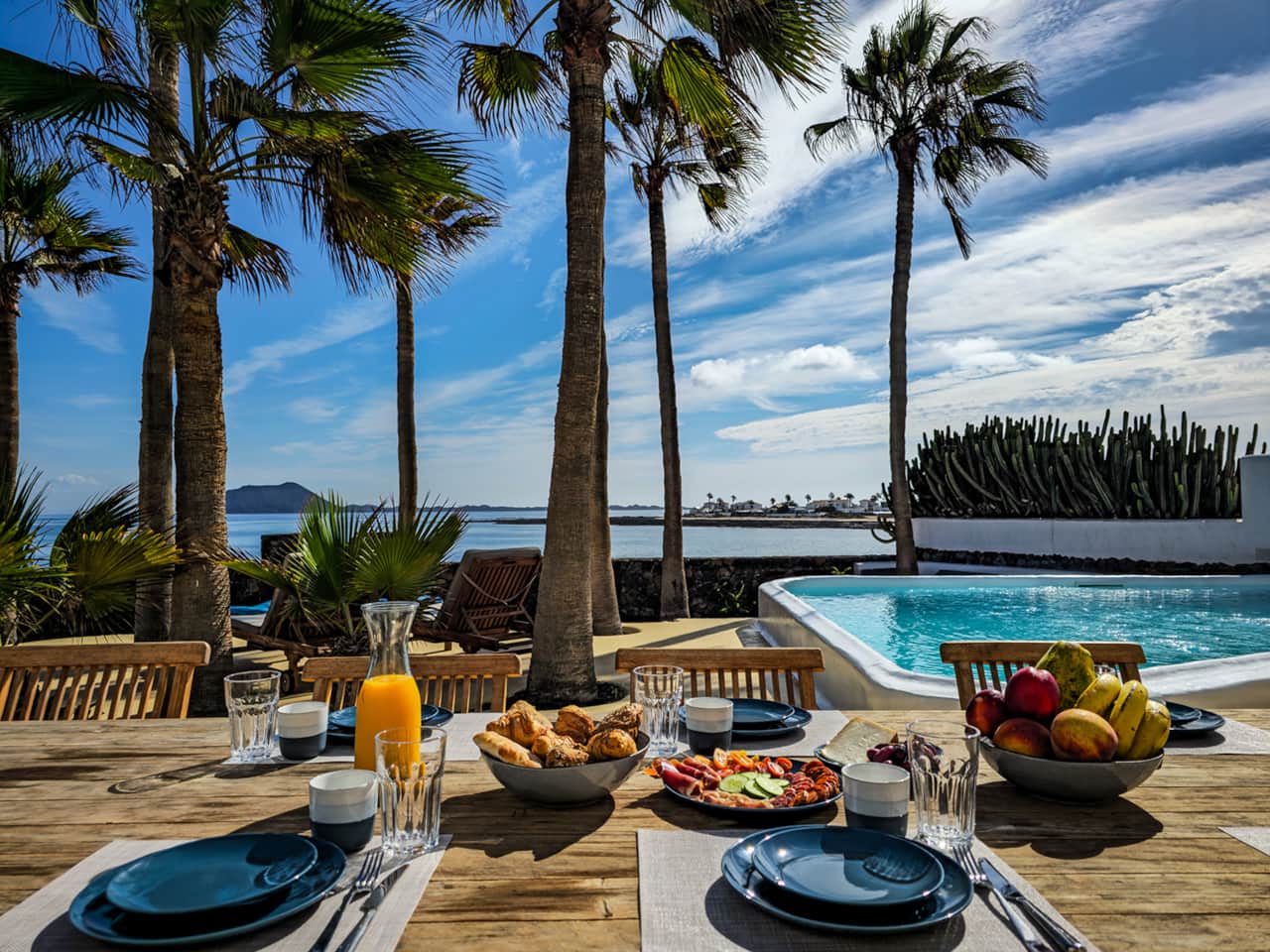 Dinner table with a view over the Atlantic ocean