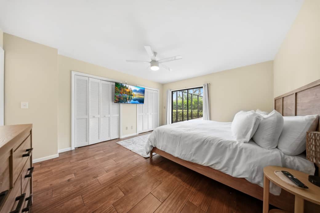 Primary Bedroom (King)