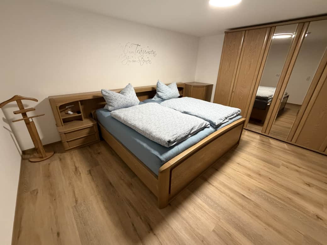 Stelplatz für Baby-Bett vorhanden