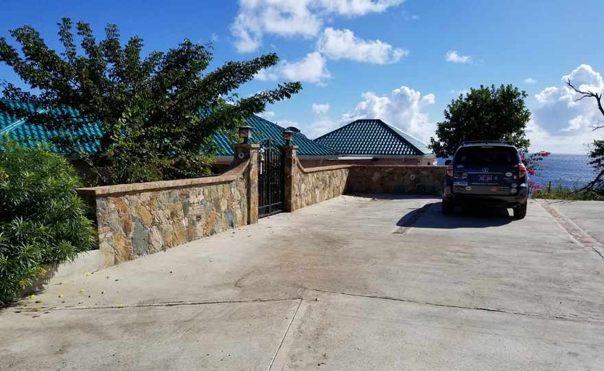 Paved drive with plenty of room for parking