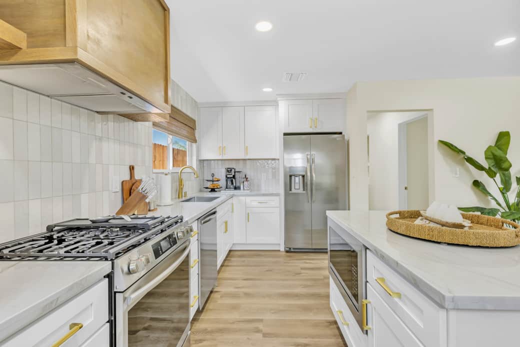 Cook with ease in our kitchen, with ample storage, spacious counters, and sleek design. Cook with ease in our kitchen, with ample storage, spacious counters, and sleek design.