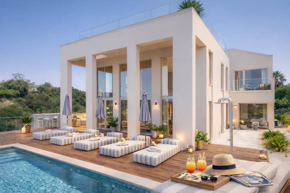 Pool and covered terrace of Villa Medusa Paraiso