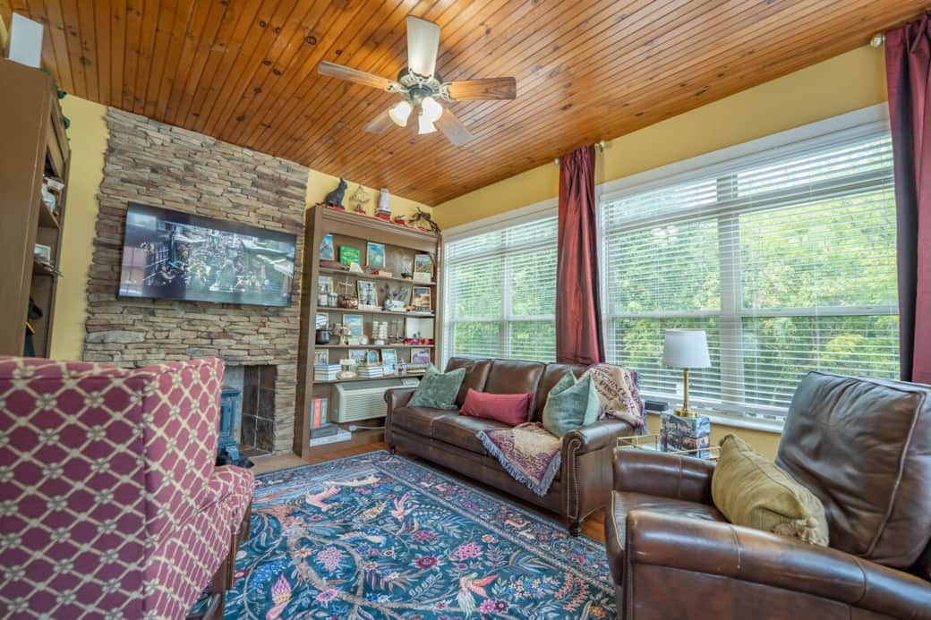 Sit back, relax, and binge watch your favorite movie series on this 55in Smart TV with surround sound included. Sit back, relax, and binge watch your favorite movie series on this 55in Smart TV with surround sound included.