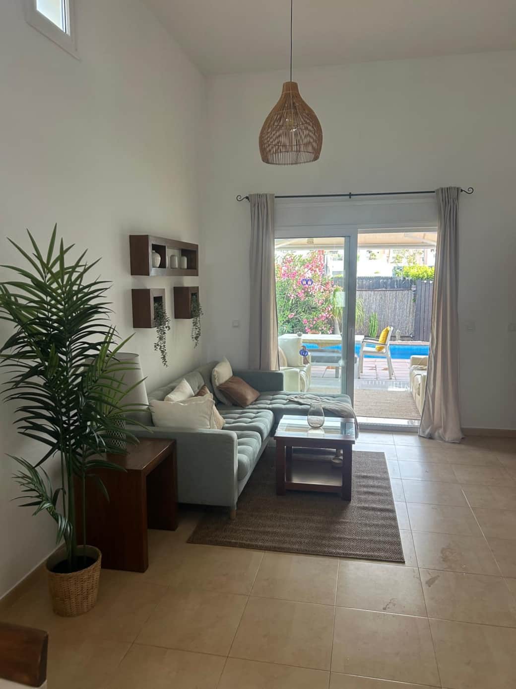 Living room to outside pool area