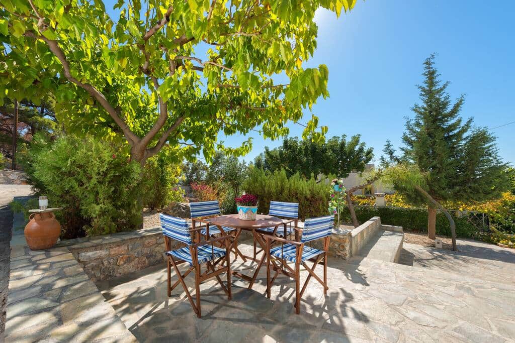 Sitting area near the garden