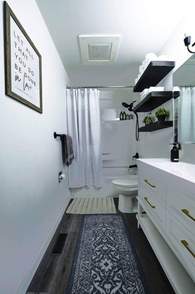 Modern & Clean Bathroom
Enjoy a spotless bathroom with a sleek design, featuring a refreshing shower, fresh towels, and essential toiletries. Bright, well-lit, and designed for comfort, it's the perfect space to freshen up and unwind.