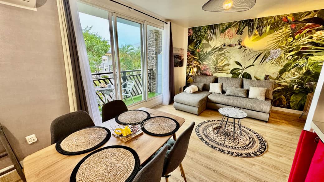 Salon et terrasse Appartement BIKINI ET MARTINI Résidence MANGANAO Salon et terrasse Appartement BIKINI ET MARTINI Résidence MANGANAO