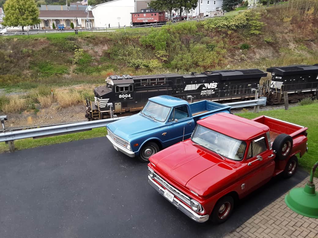 Pick Ups Gracing the Tunnel Inn Parking lot Pick Ups Gracing the Tunnel Inn Parking lot