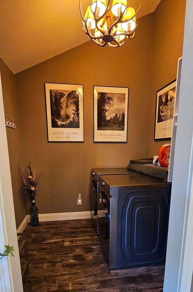 Laundry room, entrance deck