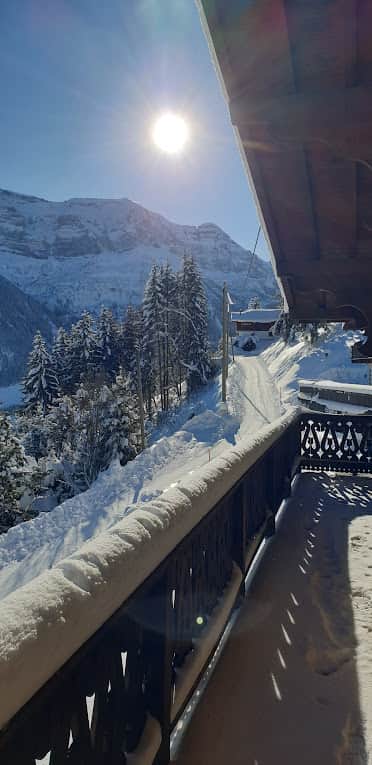 Vue route et balcon