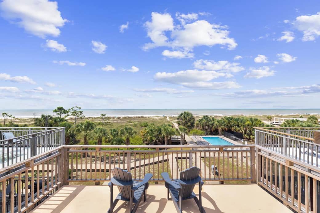 Enjoy the panoramic views from the 3rd floor king bedroom! Enjoy the panoramic views from the 3rd floor king bedroom!