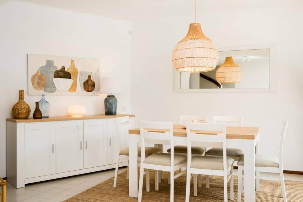 Extendable dining table for up to 8 people. Perfect space to gather for meals or work remotely with a garden view. Extendable dining table for up to 8 people. Perfect space to gather for meals or work remotely with a garden view.