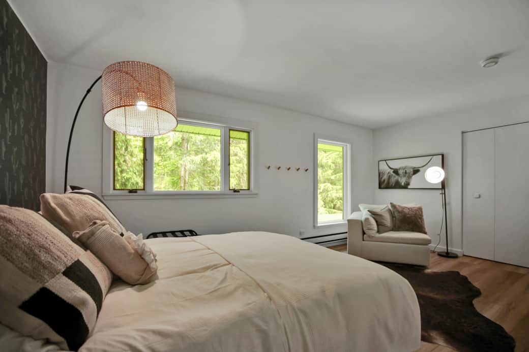 Third bedroom, Queen bed. 