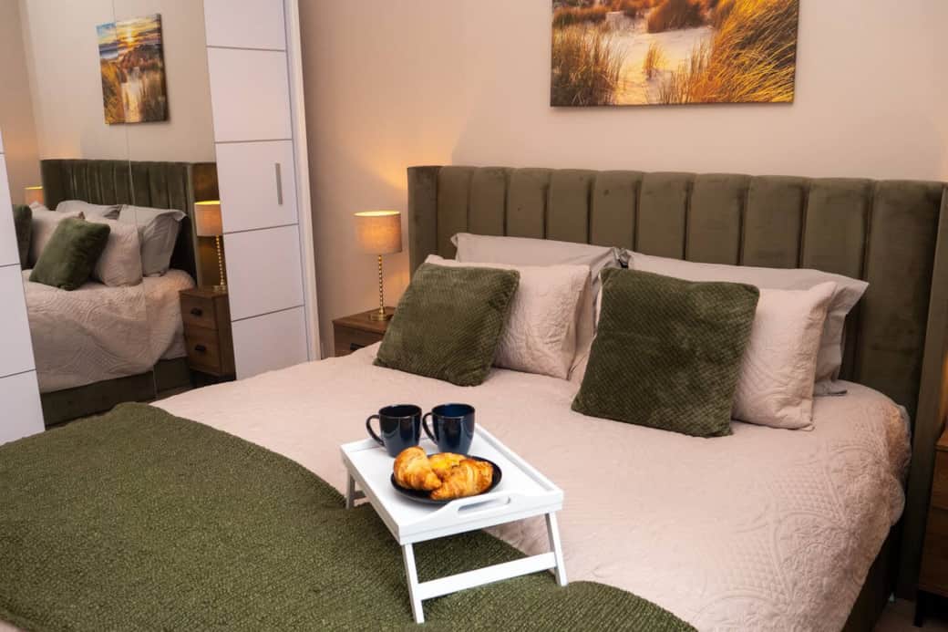 Super King bedroom with great storage, overlooks rear garden.