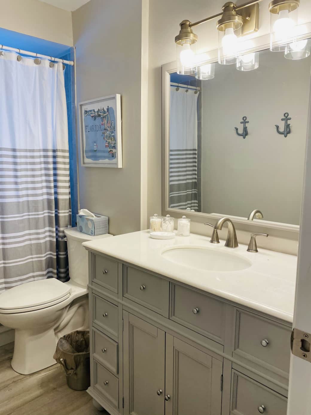 Main Bathroom - Vanity View