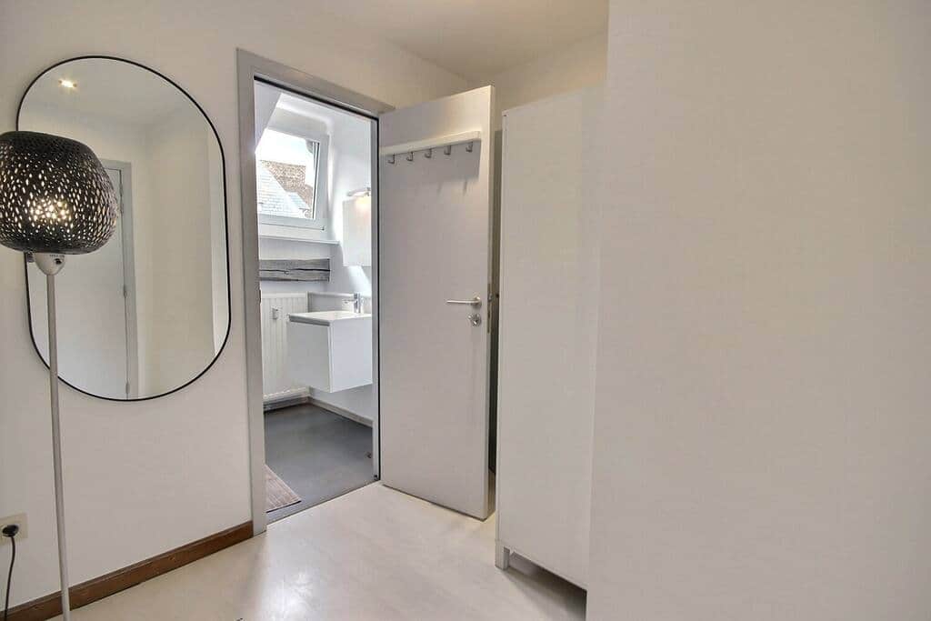 Puerta de entrada/baño