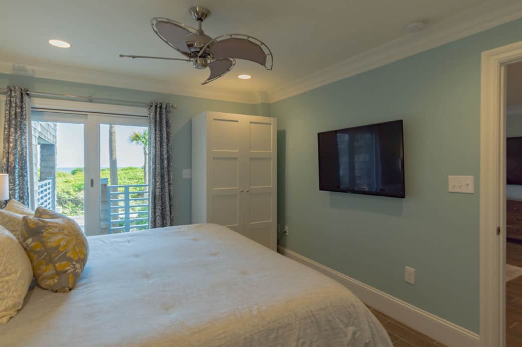 Master bedroom has it's own slider to the boardwalk