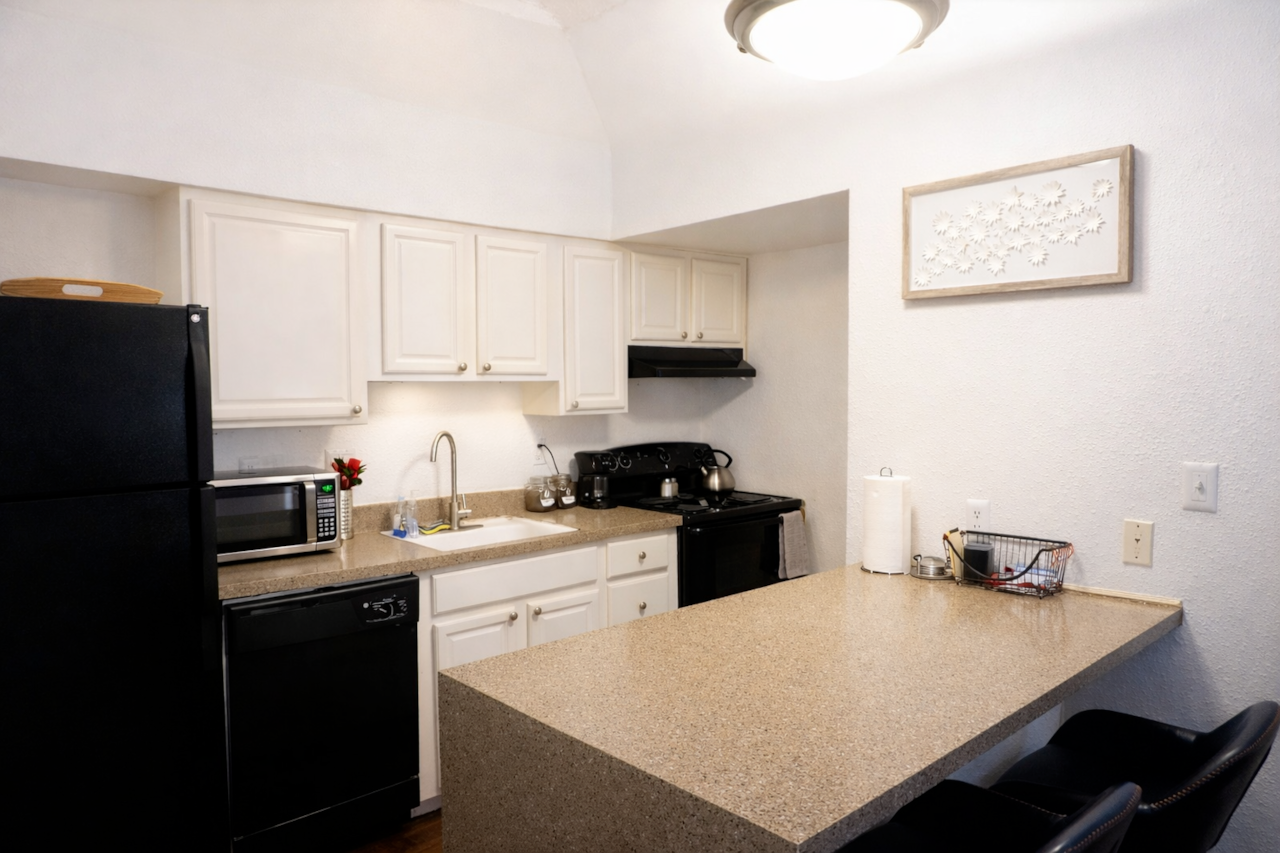 Small but fully equipped—everything you need to cook, dine, and feel right at home