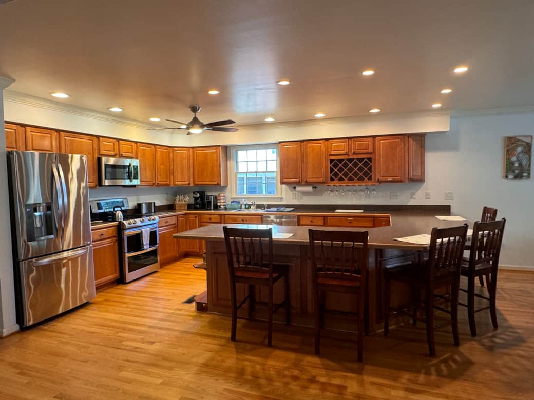 Kitchen with lots of seating
