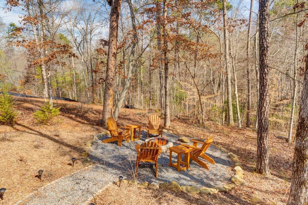 Bella Cabina Firepit and Forest View