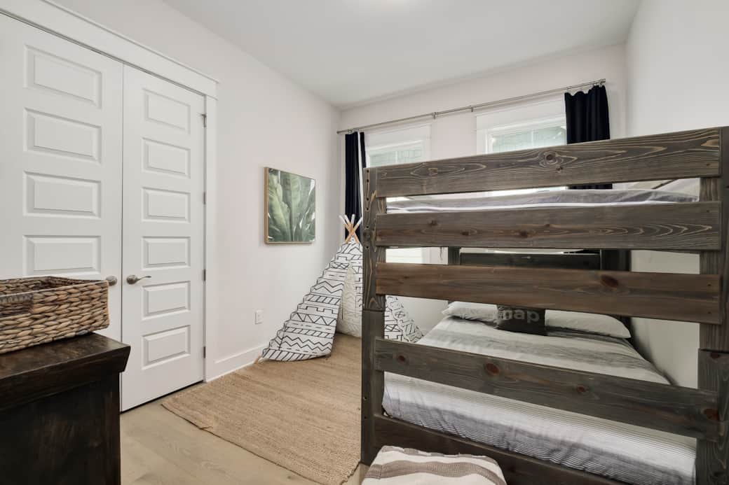 Bunk room (2 full size)