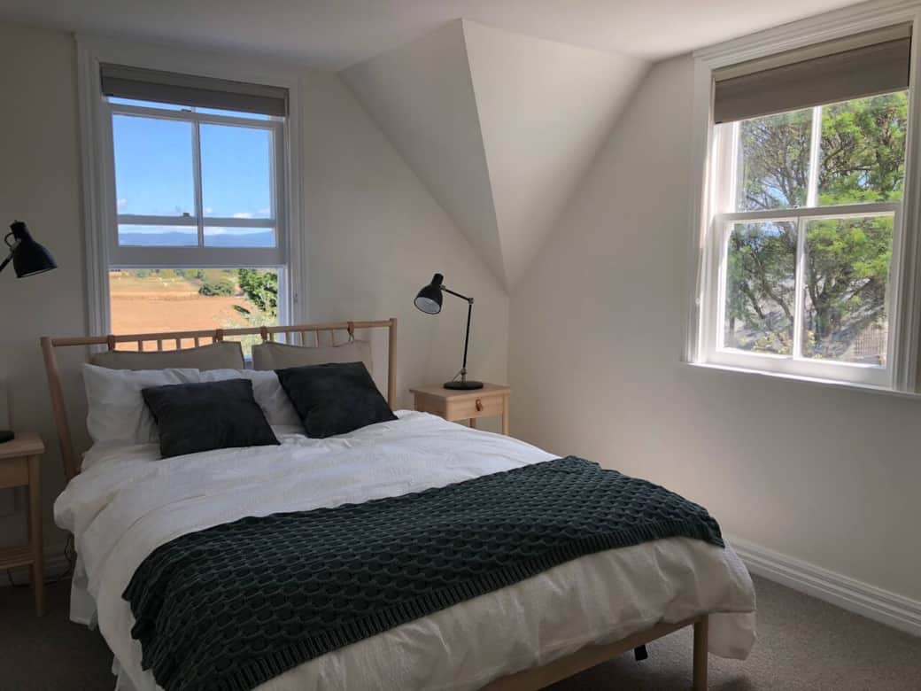 Master bedroom - queen bed