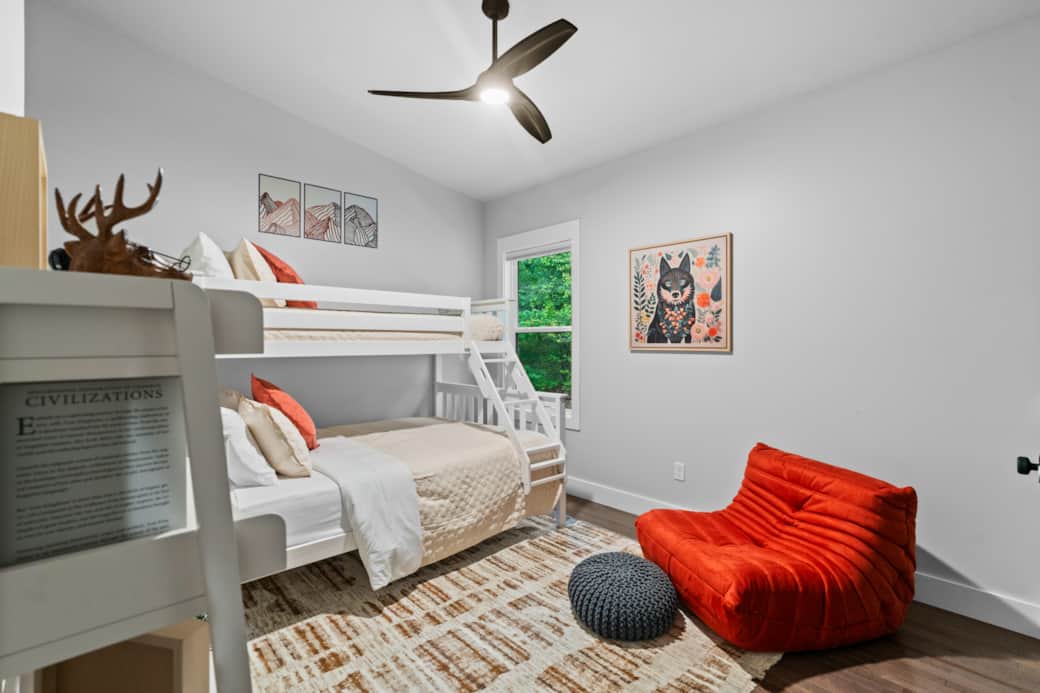 Upper guest room Upper guest room