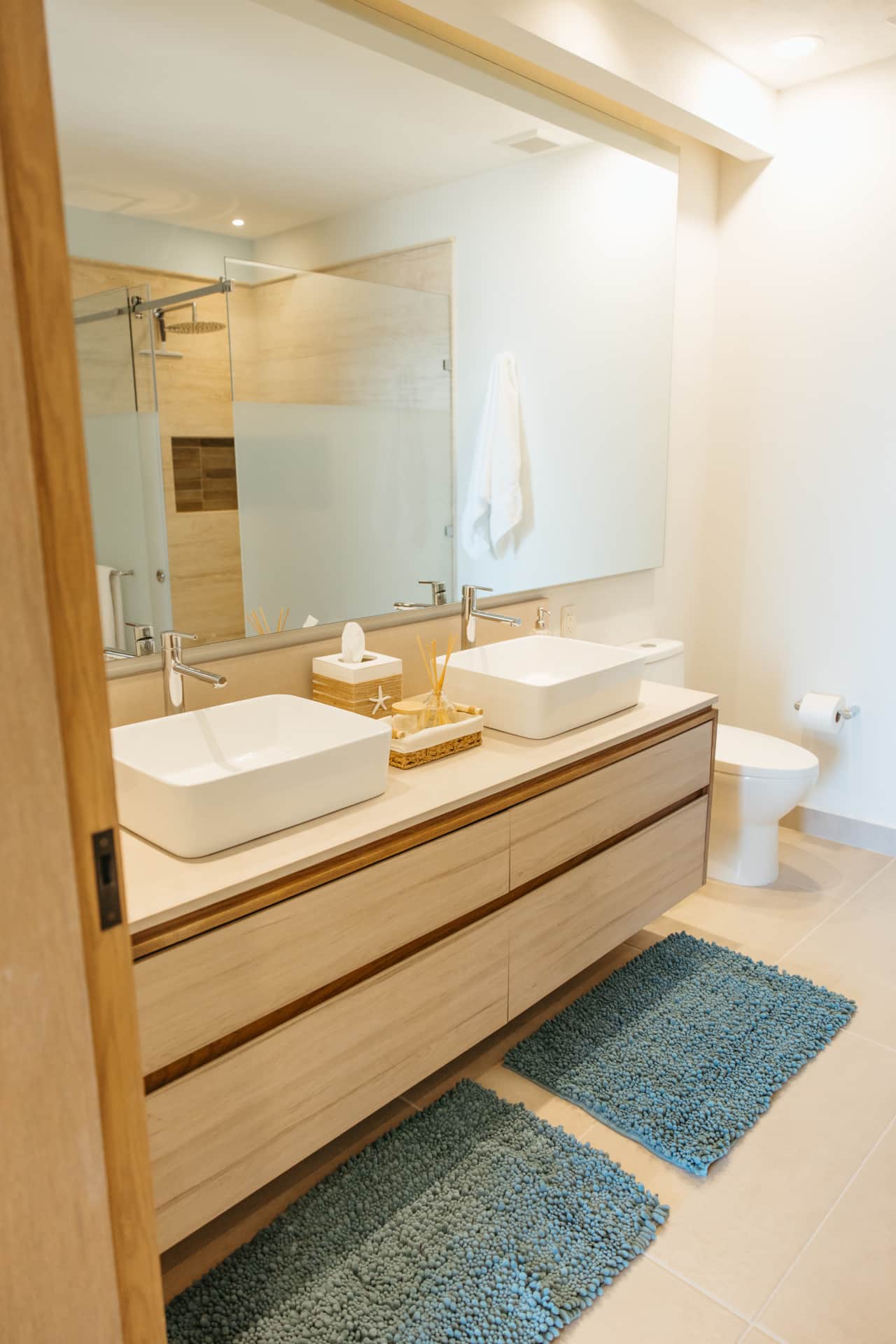 1302 Tocador del baño principal