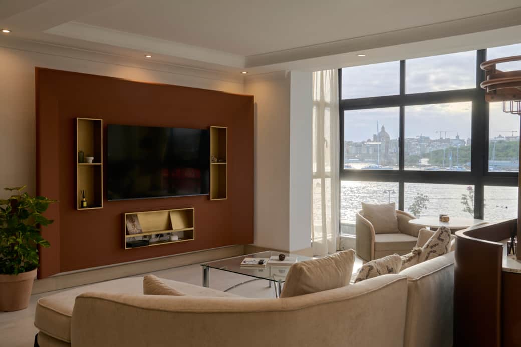 Lounge area with 65" Smart TV