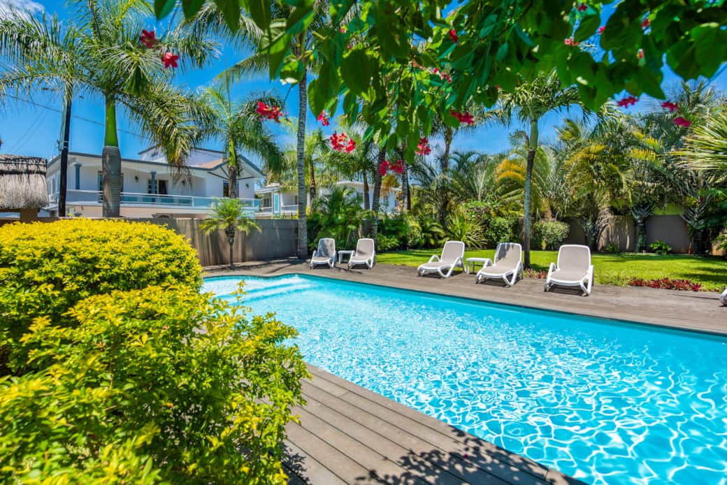 Shared pool and garden Shared pool and garden
