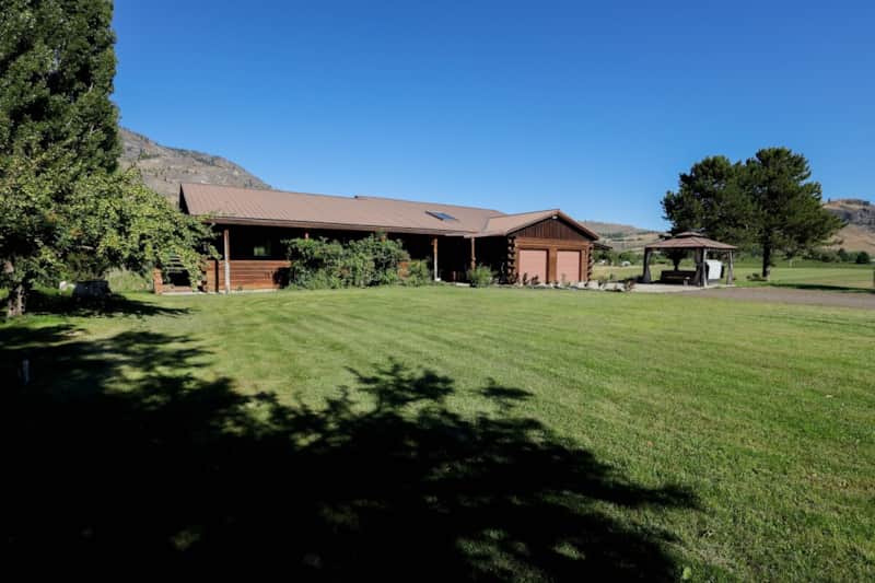 Livingston Lodge exterior